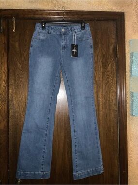 Women’s Light Blue Flare Jeans with Mid Rise